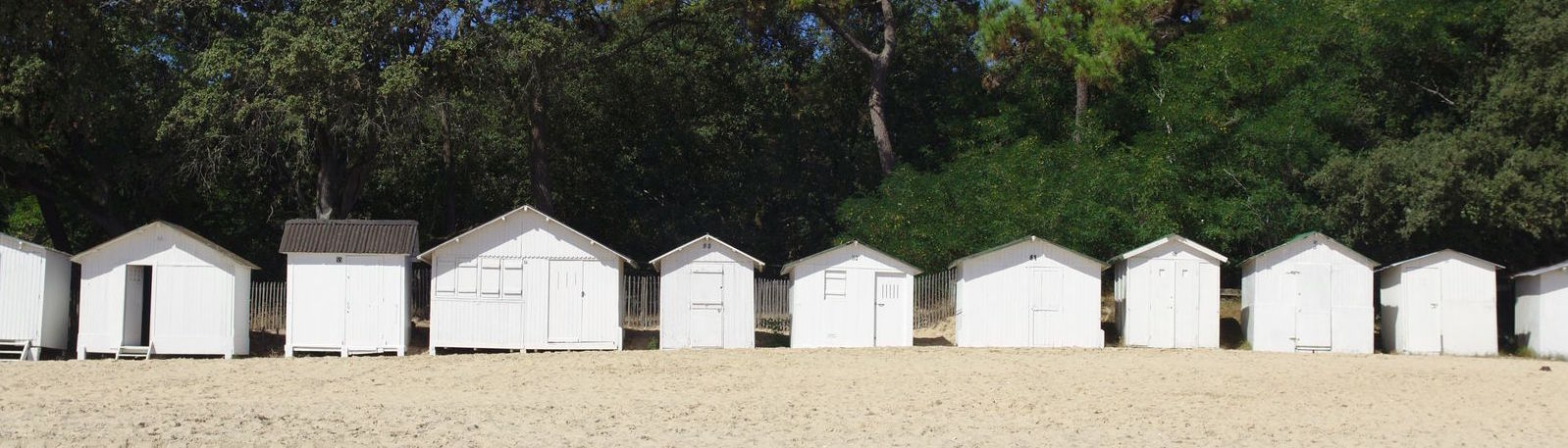 cabanes de plage sur l'île de noirmoutier